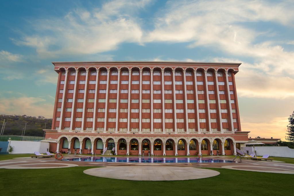 Ramoji Film City- Sitara Luxury Hotel Pedda Ambarpet エクステリア 写真