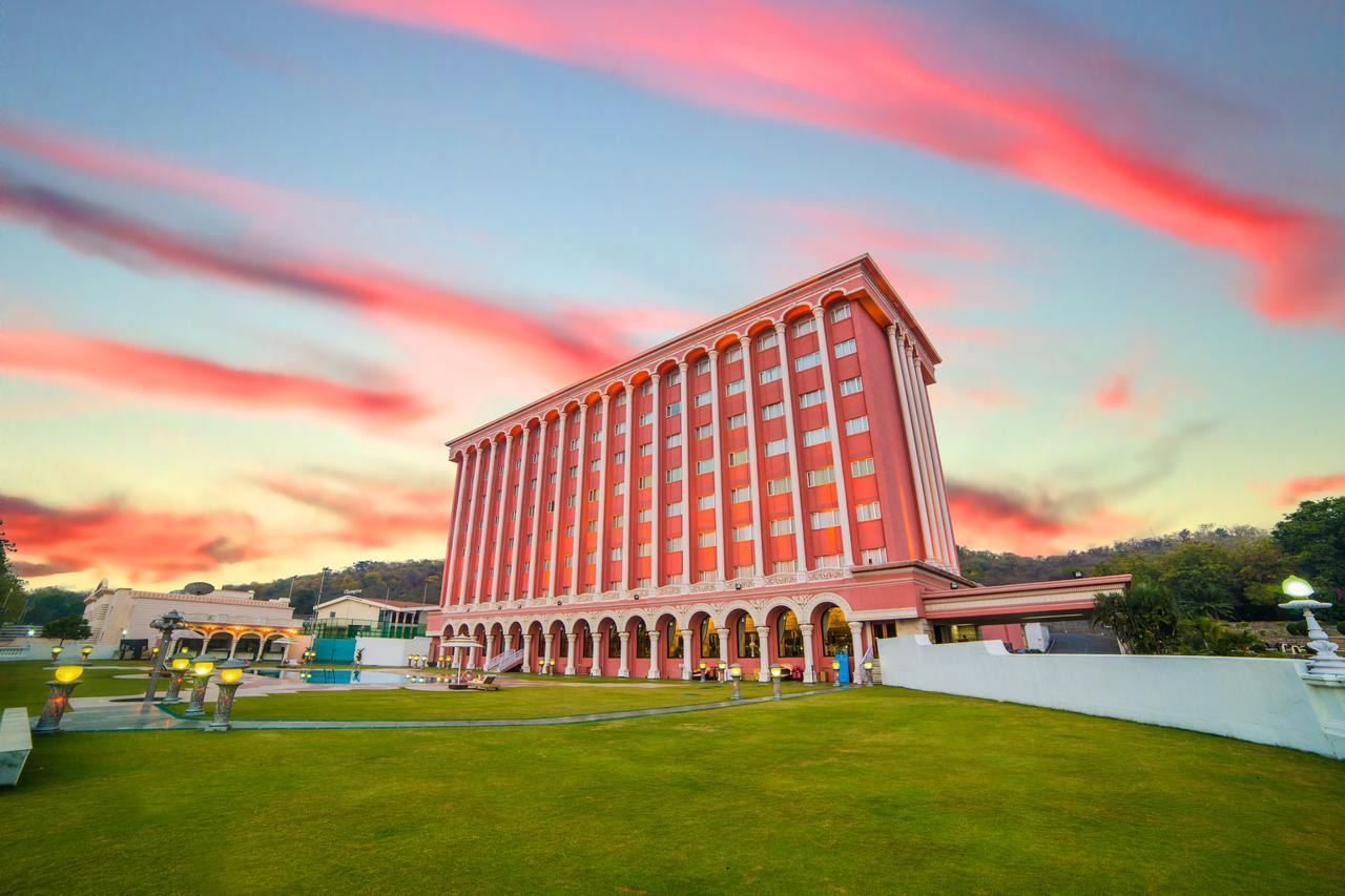 Ramoji Film City- Sitara Luxury Hotel Pedda Ambarpet エクステリア 写真