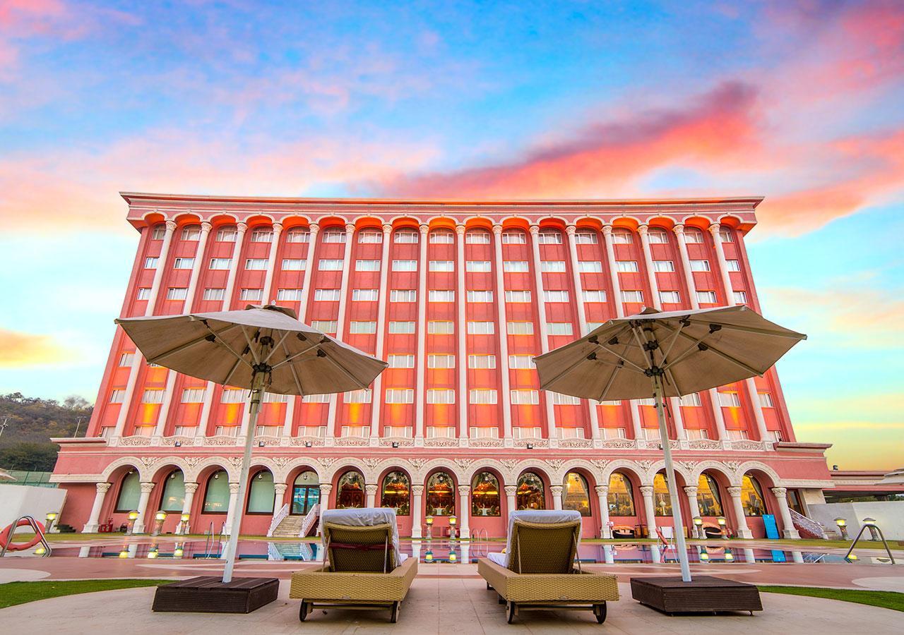 Ramoji Film City- Sitara Luxury Hotel Pedda Ambarpet エクステリア 写真