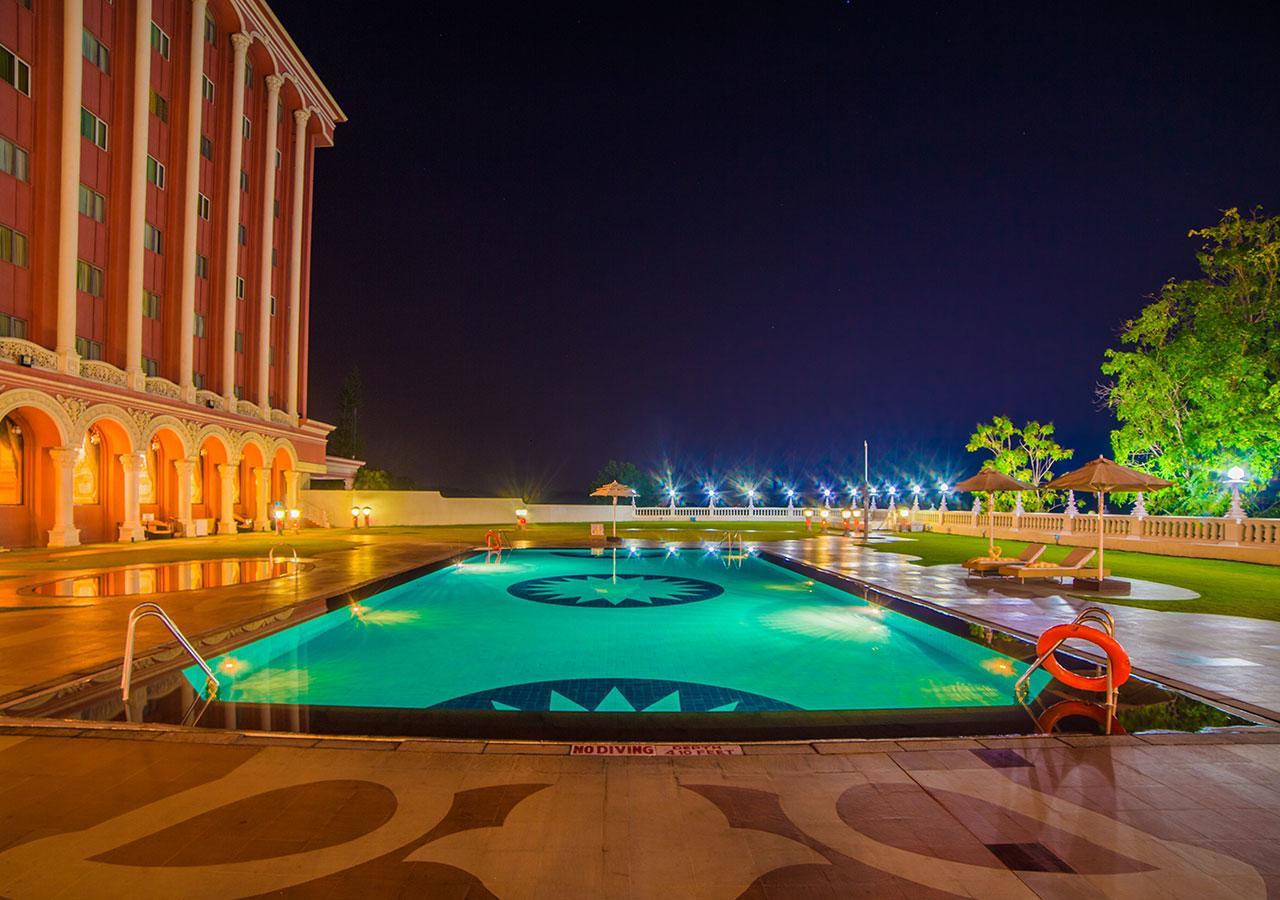 Ramoji Film City- Sitara Luxury Hotel Pedda Ambarpet エクステリア 写真
